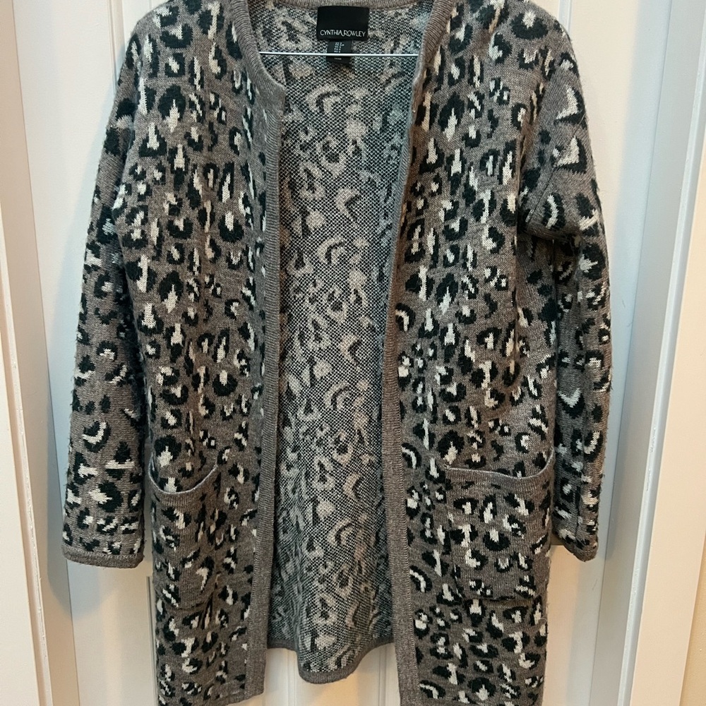 Cynthia Rowley Gray w/drk green Leopard Print Sweater